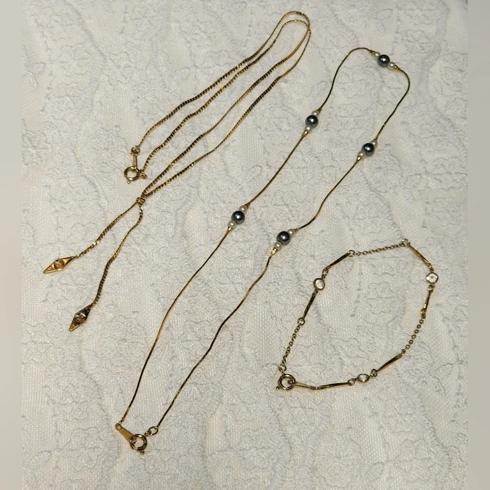 Vintage Avon Lot of 3 (2 Gold Toned Necklaces and a Bracelet)
